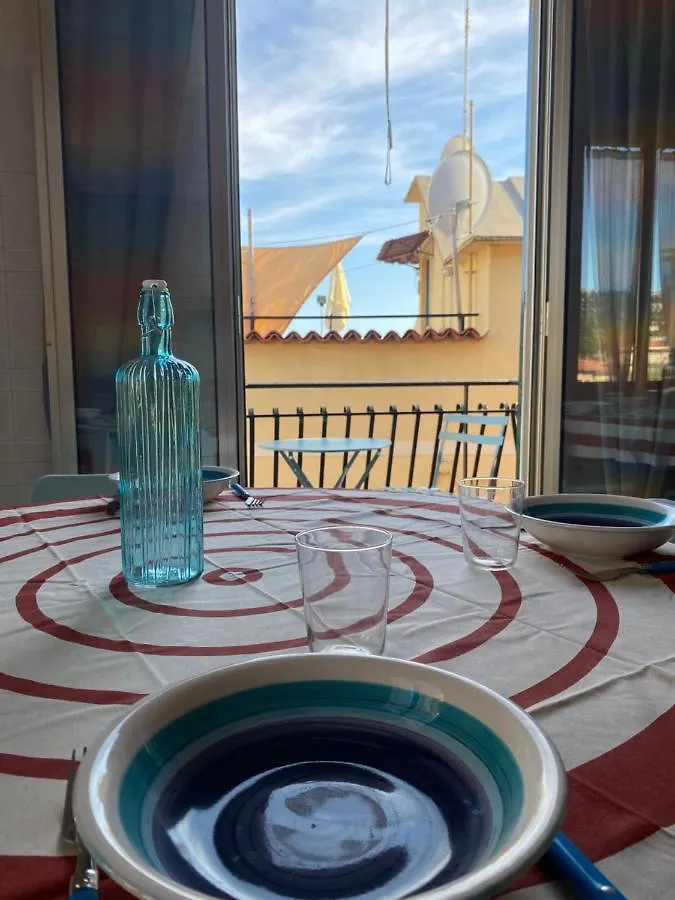 Casa Enza: Appartamento A Un Passo Dal Mare. Bordighera Italy