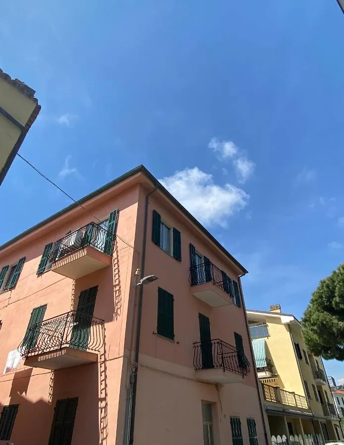 Casa Enza: Appartamento A Un Passo Dal Mare. Bordighera